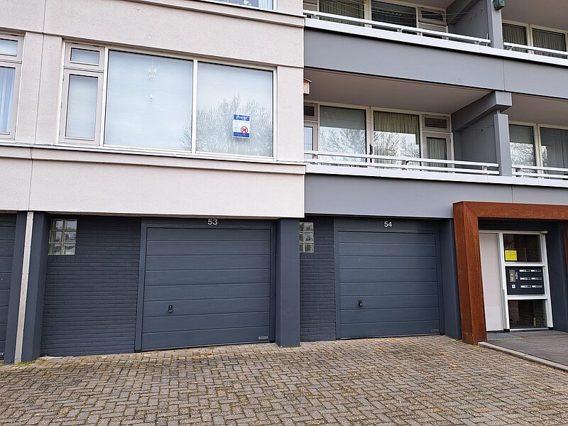 Desbetreffende woning verzegeld 